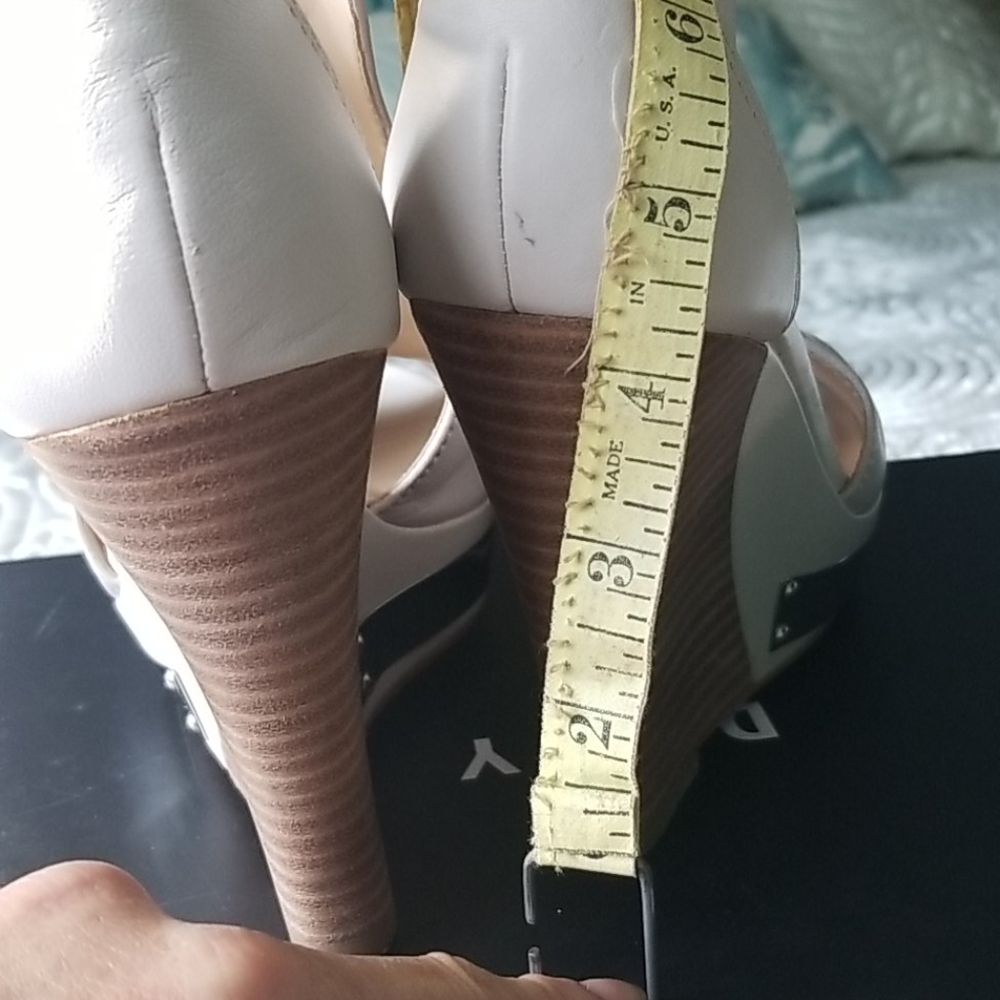 Vince Camuto opentoe wedge - Picture 5 of 8